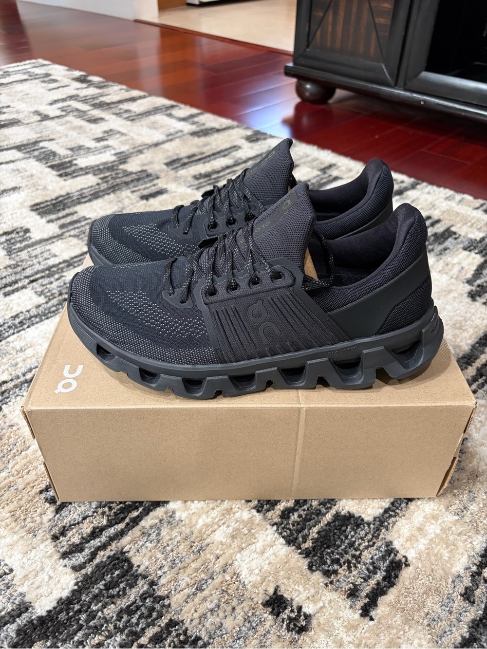 On Running Men's All-Black Size 10 Cloudswift Running Shoes